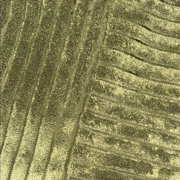 Green Decorative Throw Pillow Covers Set of 2 18x18 Inches for Couch Bed Sofa - Picture 8 of 8